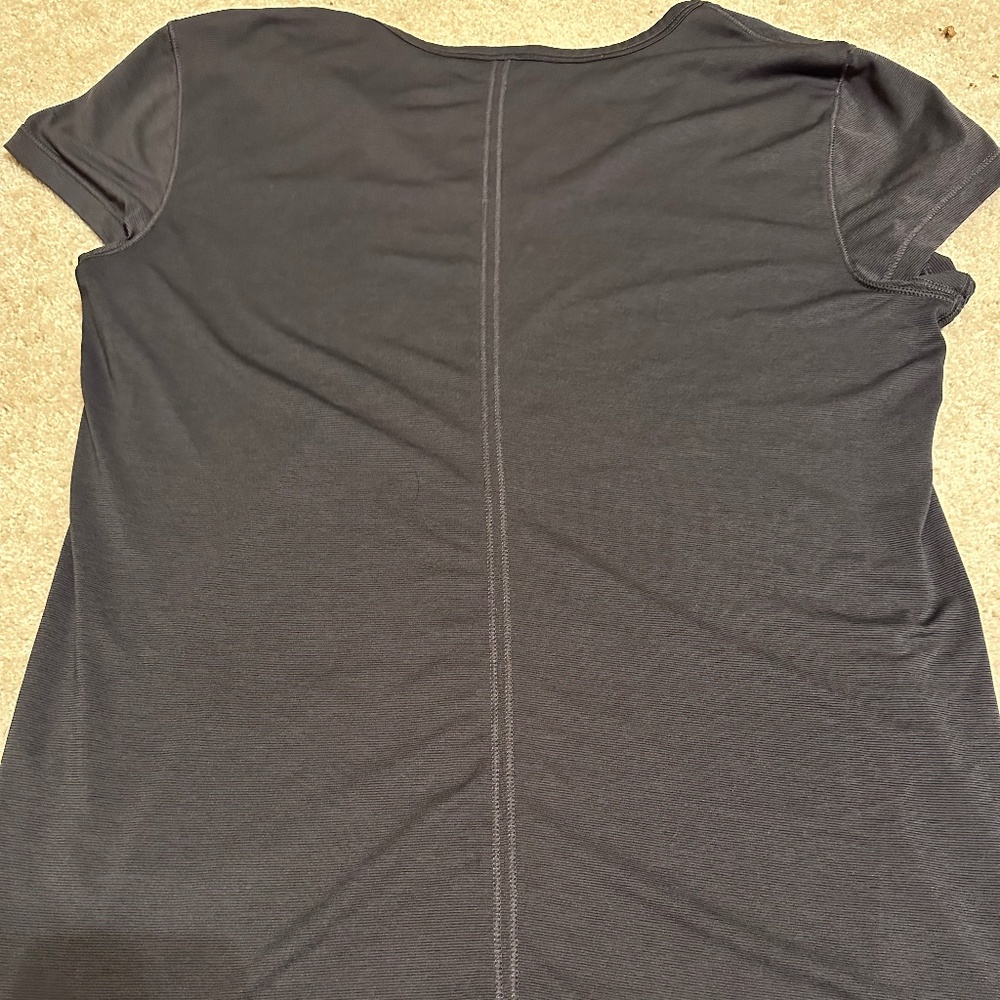 Old Navy Active dark navy tee shirt - Picture 2 of 7